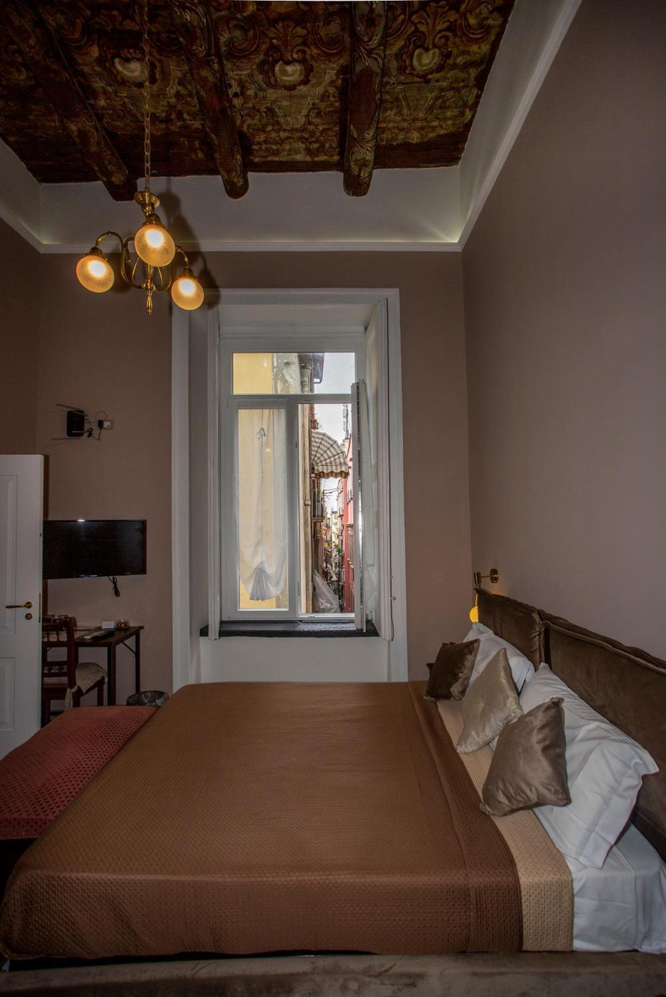 Xenia Neapolis Guest house